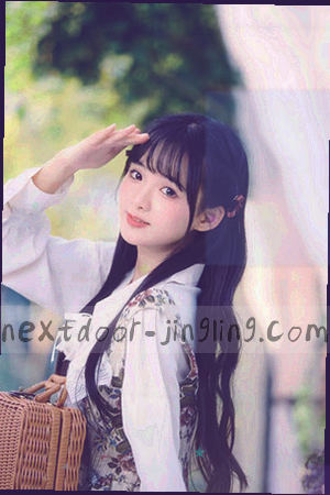 动漫《森林邮局的夜班》竖版海报：夜里亮灯的邮局窗口